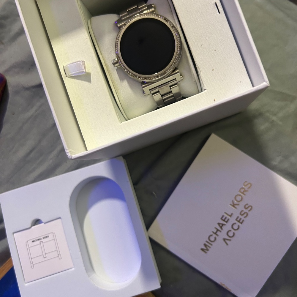 Michael Kors Accessory - Picture 3 of 3
